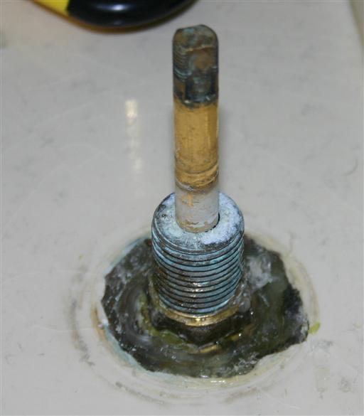 Unmaintainable Plumbing - kids, don\'t use silicon sealant to hold plumbing in place